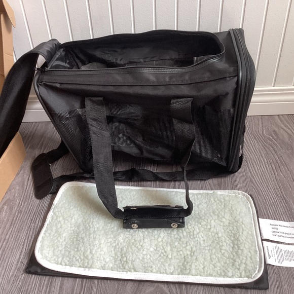 Amazon Basics Medium Soft-Sided Mesh Pet Airline Travel Carrier
Bag , Black - Picture 5 of 14